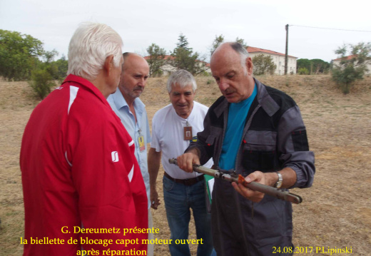 2017 08 24 CHAN-PL ATL31 P8243614 TxL G. Dereumetz  La biellette de blocage Capot moteur ouvert 