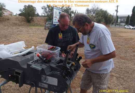 2017 08 24 CHAN-PL ATL31 P8243615 TxL A. Tarradellas J. Thomann  demontage manettes sur le bloc commandes moteur ATL 9