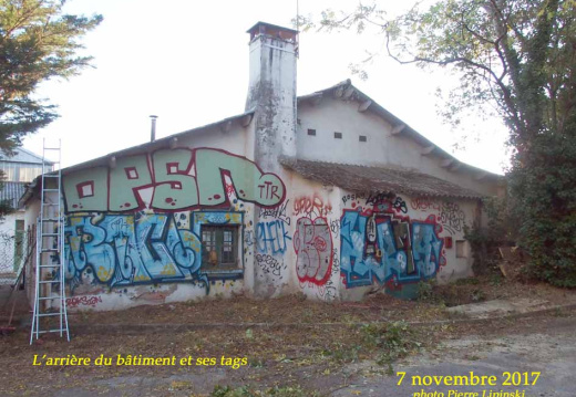 2017 11 07 CHAN-PL Local Courbessac 4989 Arriere batiment degage et taggue r