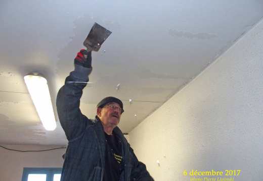 2017 12 06 CHAN-PL 5452 Courbessac  Preparation salle CHAN  Plafond  Jean Claude Guerin
