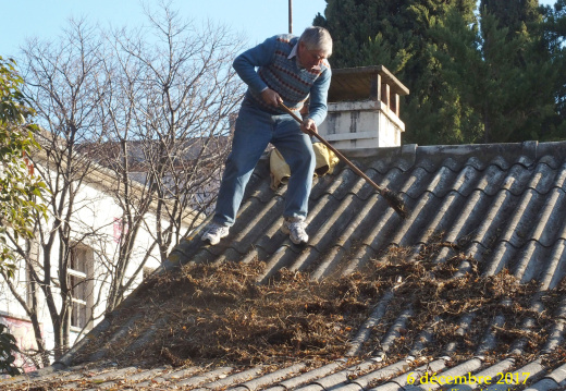 2017 12 06 CHAN-PL 5460 Courbessac  Balayage du toit  Paul Clement