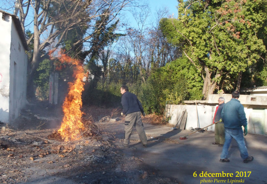 2017 12 06 CHAN-PL 5558 Courbessac  Nettoyage Parking et feu de dechets  Patrick Parein  Thierry Tramois  Jacky Lerolland