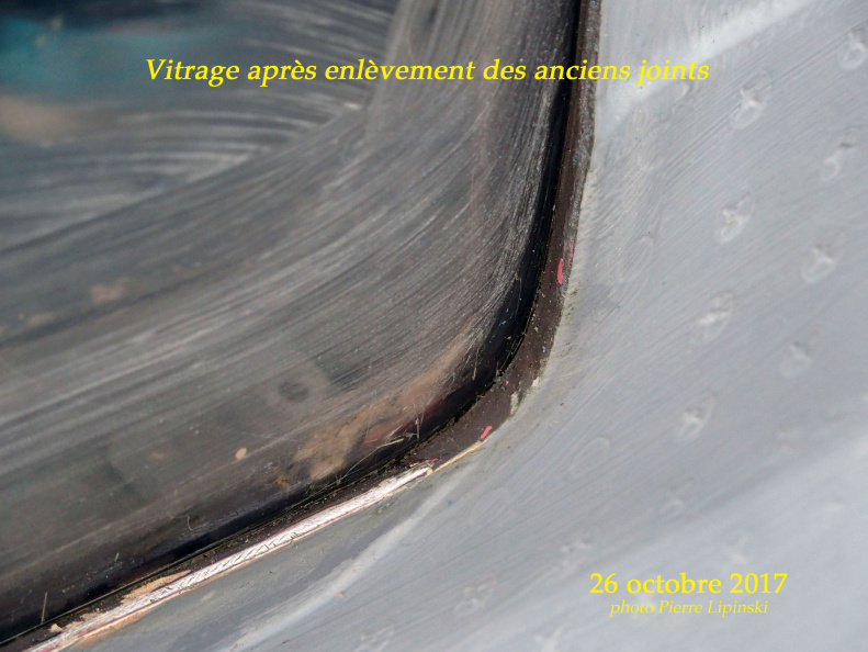 2017_10_26_CHAN-PL_ATL31_4680_Vitrage_apres_enlevement_des_anciens_joints.jpg