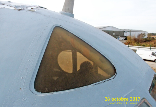 2017 10 26 CHAN-PL ATL31 4681 Vitre supreiuer laterale droite  avec ancien joint