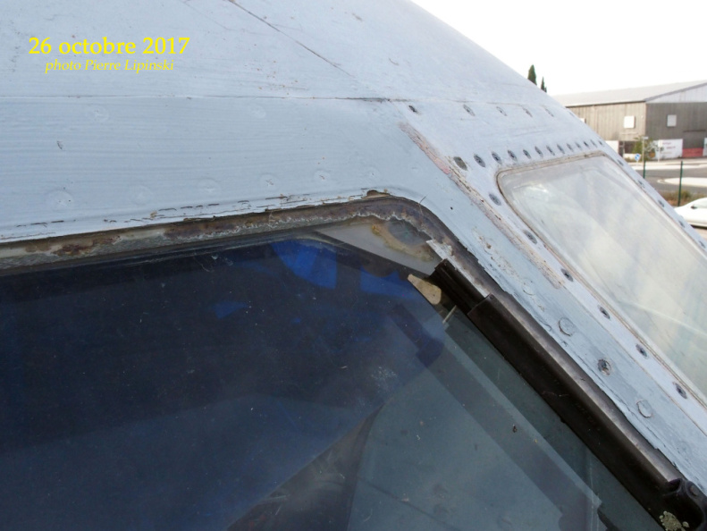 2017_10_26_CHAN-PL_ATL31_4693_Pare-brise_avant_droit__Ancien_joint.jpg