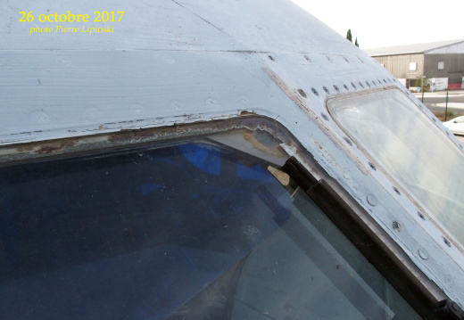 thumbs 2017 10 26 CHAN-PL ATL31 4693 Pare-brise avant droit  Ancien joint