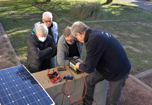 installation-dun-panneau-photovoltaique-sur-latl1